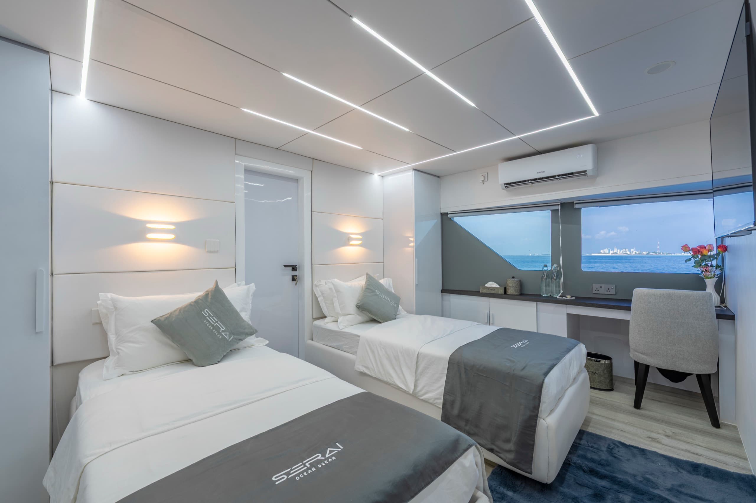 Deluxe twin stateroom with ocean view